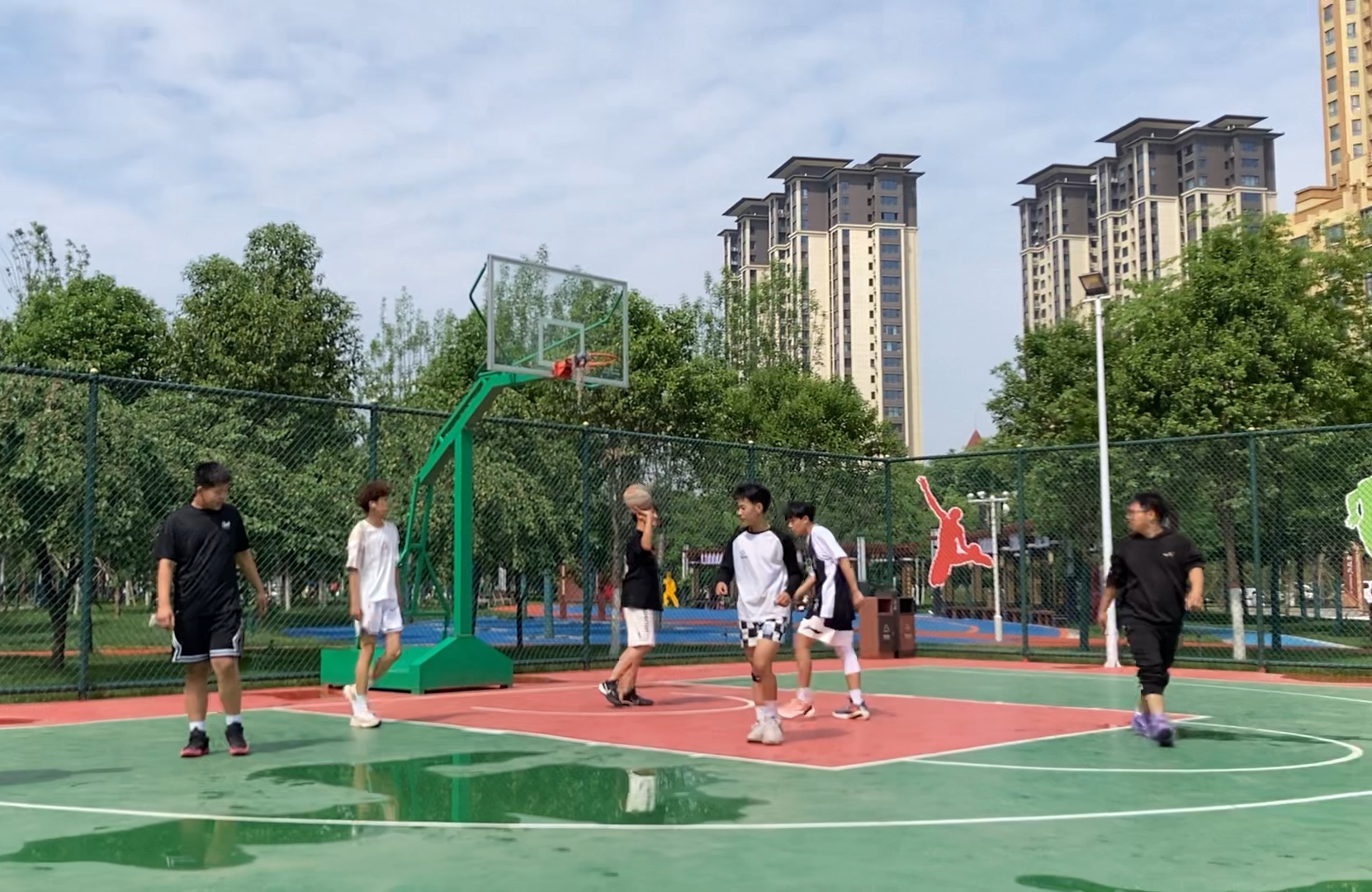 小孩打篮球要学吗视频,小孩打篮球要学吗视频教程